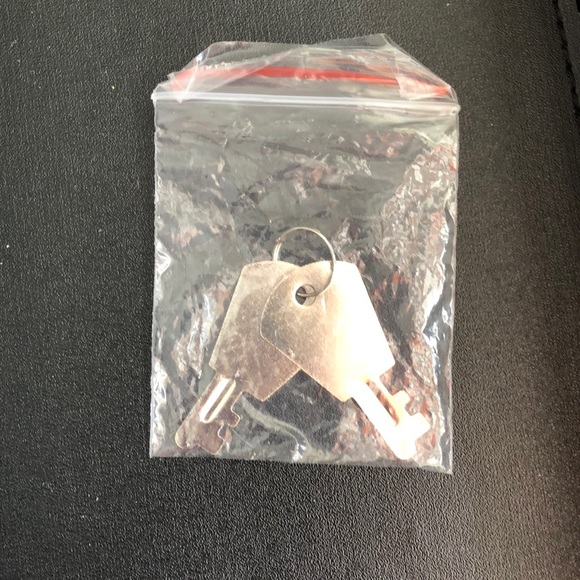 Younique Black Makeup Trunk - Picture 4 of 4